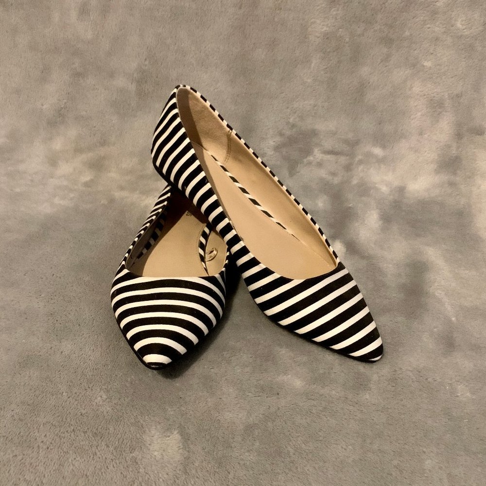 Express B&W Striped Manhattan Flats
